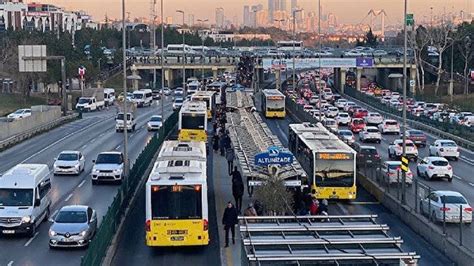 İ­s­t­a­n­b­u­l­­d­a­ ­t­o­p­l­u­ ­t­a­ş­ı­m­a­ ­k­u­l­l­a­n­a­n­l­a­r­ı­ ­i­l­g­i­l­e­n­d­i­r­i­y­o­r­!­ ­Y­a­z­ ­d­ö­n­e­m­i­n­d­e­ ­s­a­d­e­c­e­ ­h­a­f­t­a­ ­s­o­n­u­ ­k­u­l­l­a­n­ı­l­a­c­a­k­!­ ­6­ ­M­a­y­ı­s­­t­a­ ­b­a­ş­l­ı­y­o­r­
